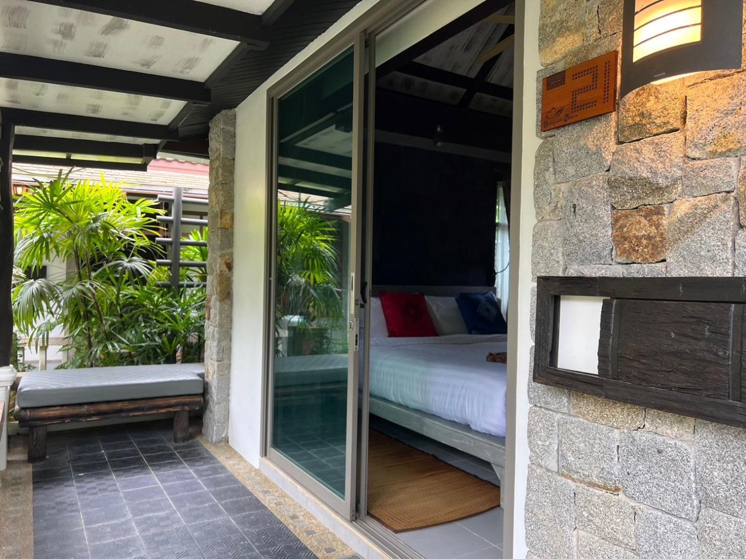 Bangtao Beach Chalet Resort Pantai Bang Tao Bagian luar foto