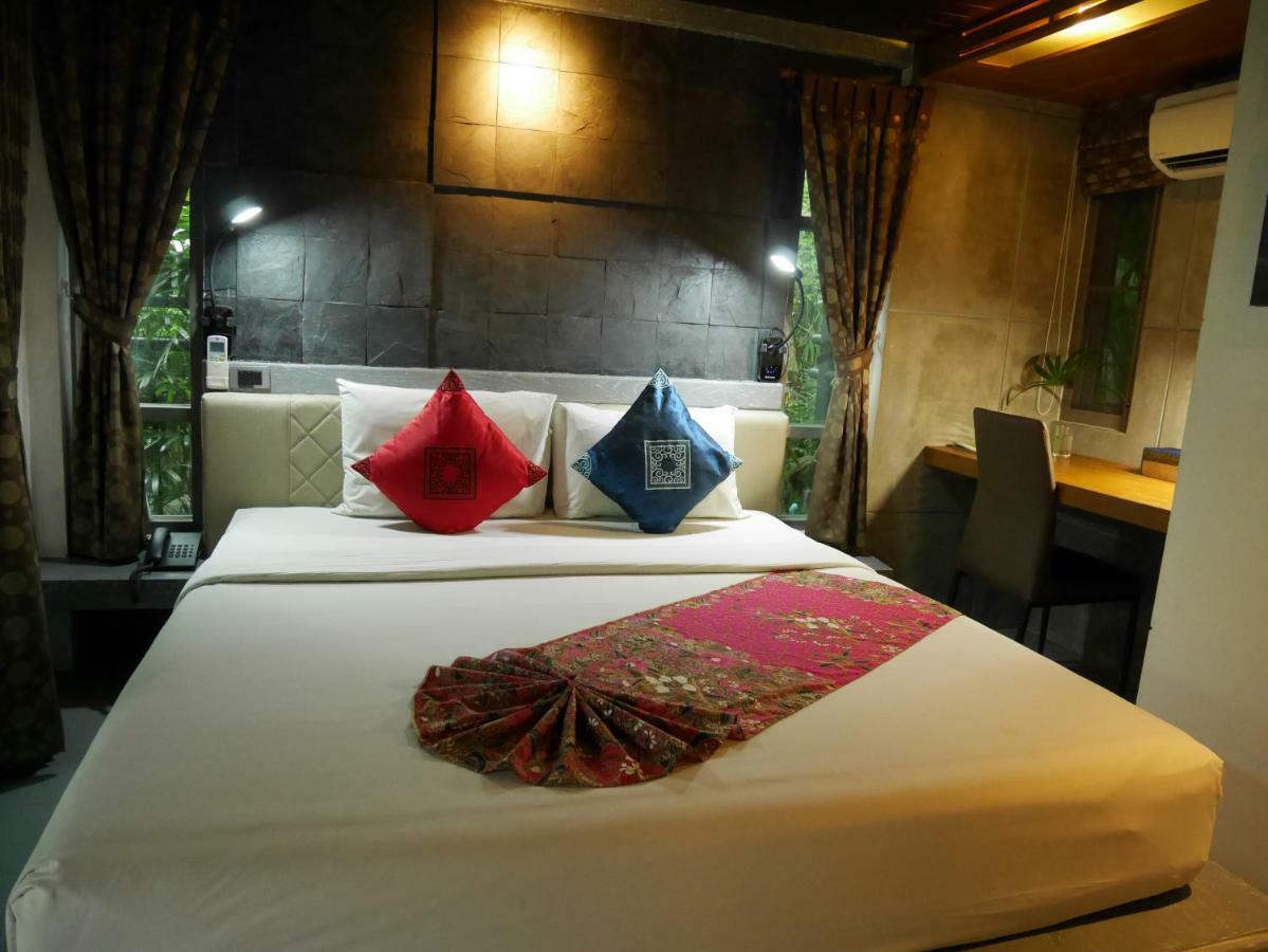 Bangtao Beach Chalet Resort Pantai Bang Tao Bagian luar foto