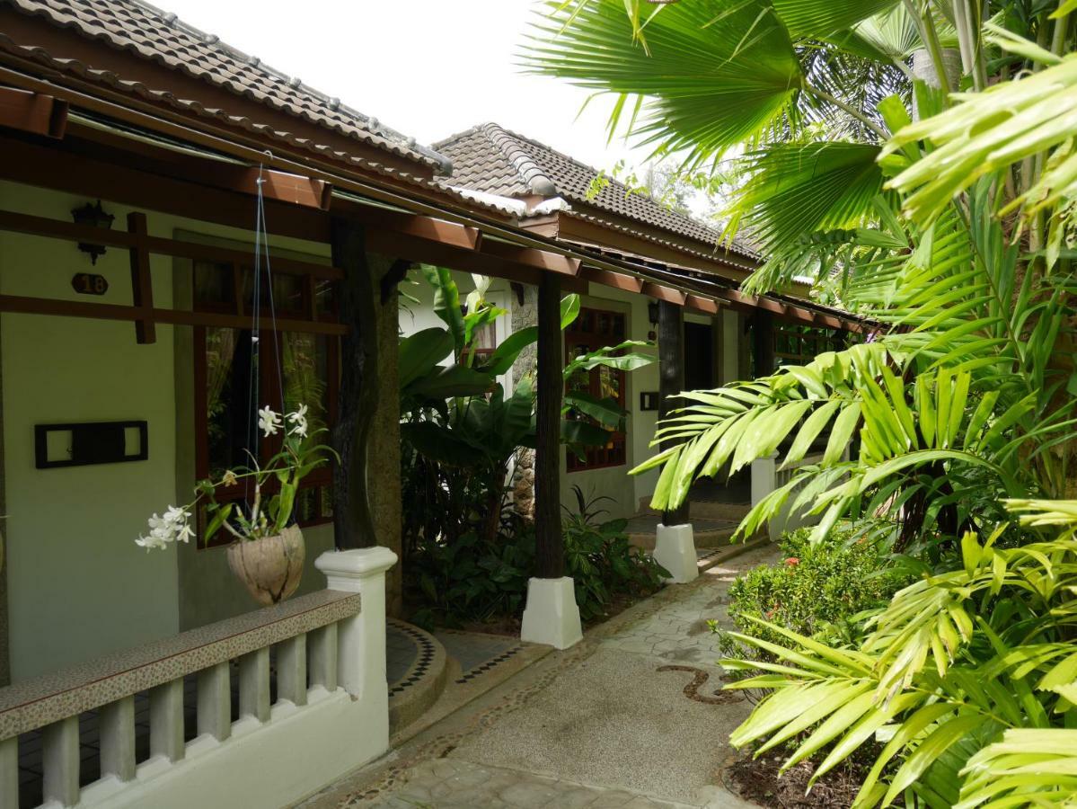 Bangtao Beach Chalet Resort Pantai Bang Tao Bagian luar foto
