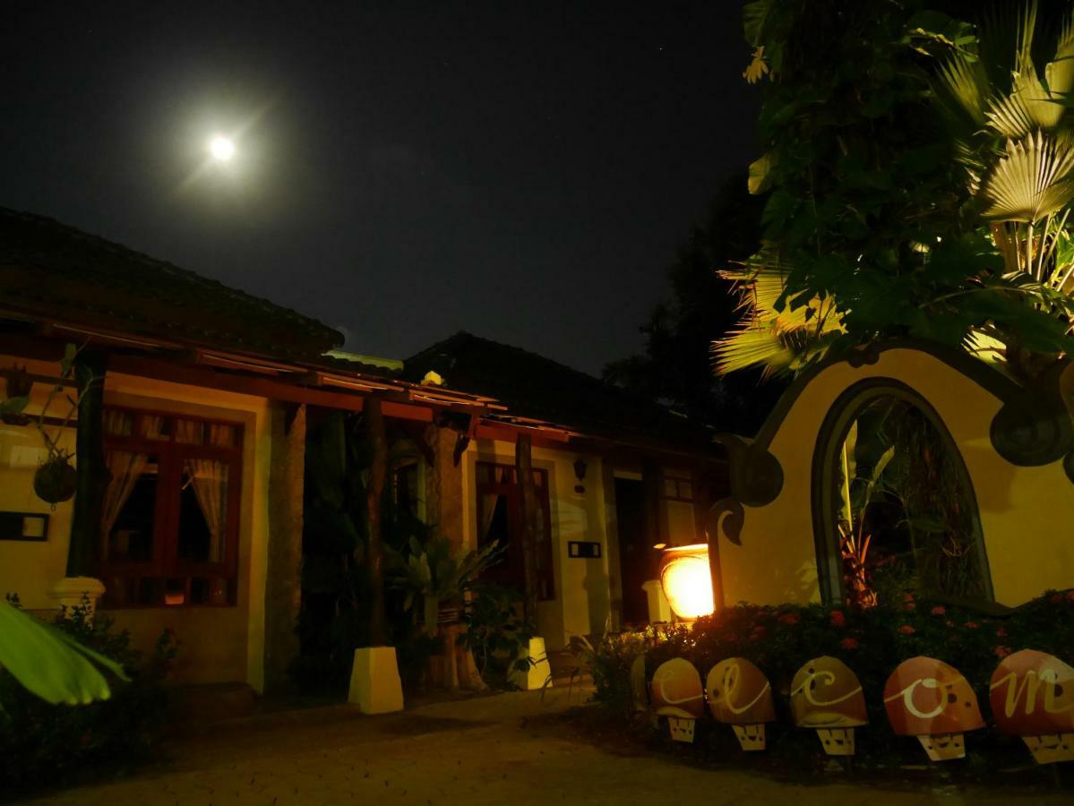 Bangtao Beach Chalet Resort Pantai Bang Tao Bagian luar foto